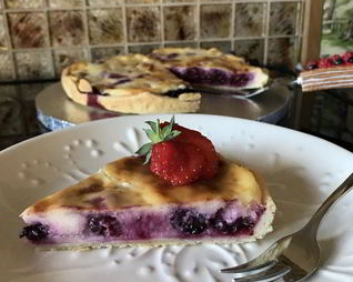 Тарт с ежевикой