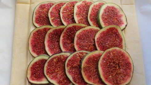 тарт с инжиром и сыром бри