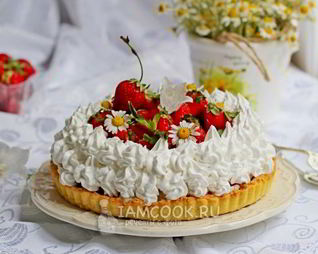 Тарт с кремом из пудинга и клубники