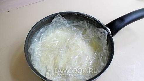 тарт с кремом из пудинга и клубники