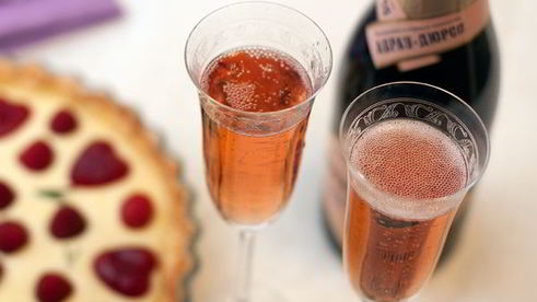 тарт с малиной и розмариновым кремом