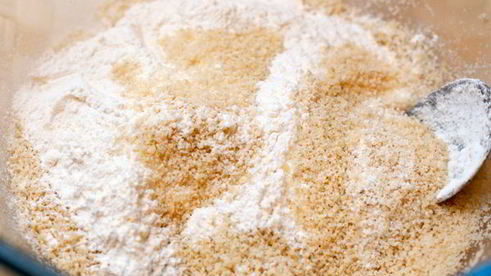 тарт с малиной и розмариновым кремом