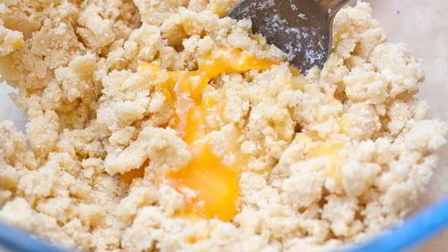 тарт с малиной и розмариновым кремом