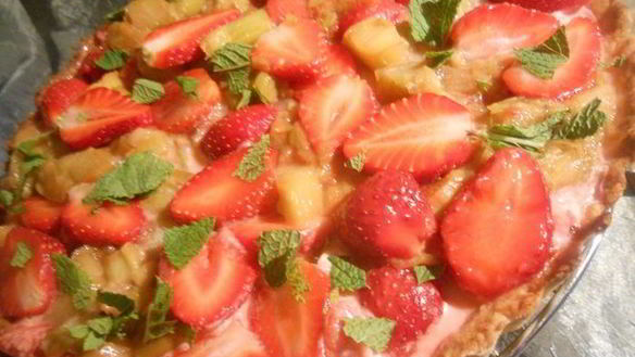 Рецепт Тарт с маскарпоне, ревенем и клубникой