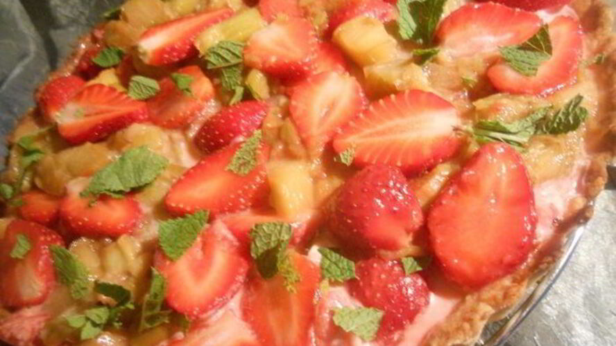 Рецепт тарт с маскарпоне, ревенем и клубникой