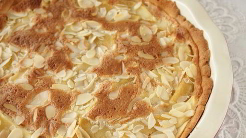 тарт с миндалем и яблоками