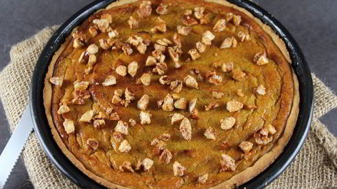 тарт с пряной тыквой, медом и карамелизированным миндалем