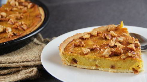 тарт с пряной тыквой, медом и карамелизированным миндалем