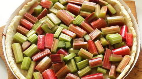 тарт с ревенем и миндальным кремом