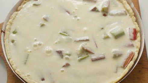 тарт с ревенем и миндальным кремом