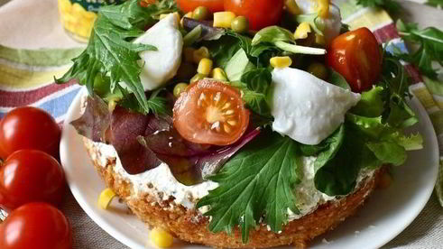 тарт с творогом, овощами и зеленью