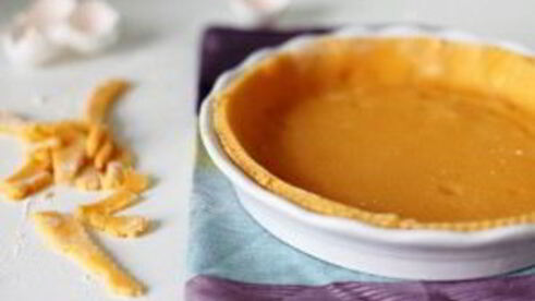 тарт со смородиной и меренгой