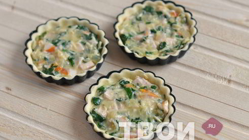 тарты с копченой курицей и шпинатом