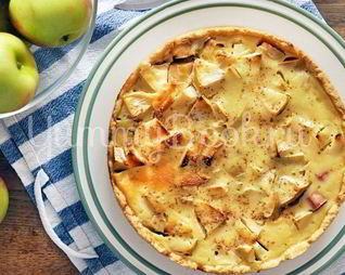 Яблочный тарт с ревенем