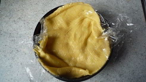 яблочный тарт татен с орешками и изюмом