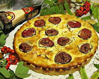 Закусочный тарт с сыром Джюгас и инжиром