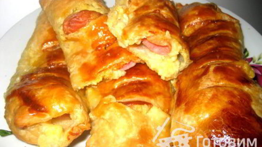 Рецепт вкусняшки сосиски в тесте с картошкой и сыром