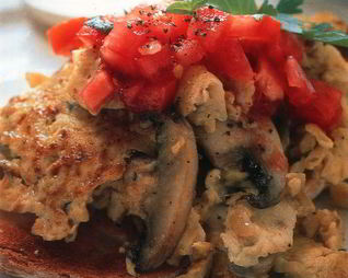 Яичница-болтунья из страусового яйца