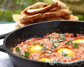 Яичница с помидорами