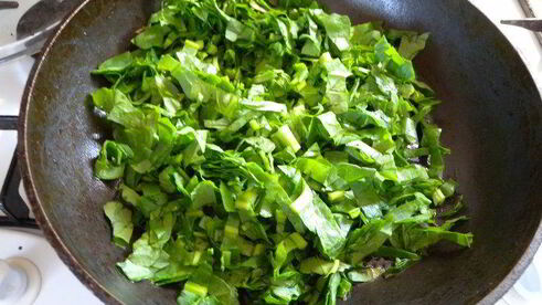 яичница со шпинатом и физалисом