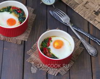 Яичница со шпинатом