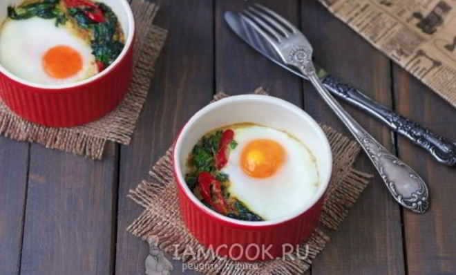 Яичница со шпинатом