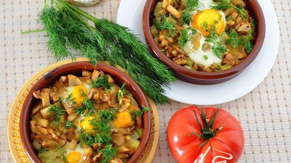 Рецепт Яйца, запеченные с картофелем и грибами