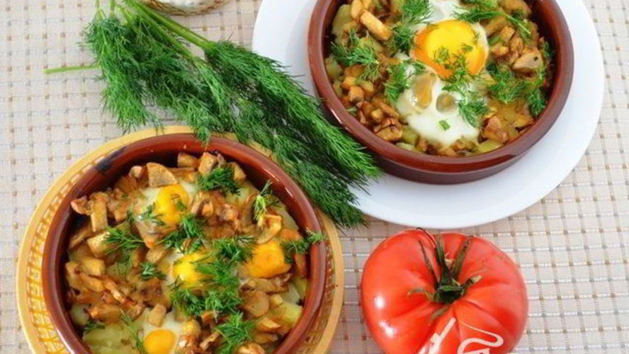 Рецепт яйца, запеченные с картофелем и грибами