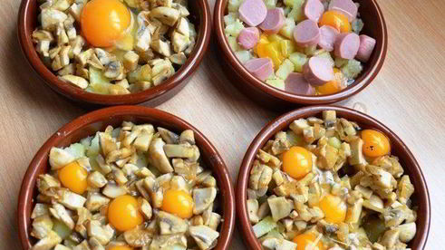 яйца, запеченные с картофелем и грибами