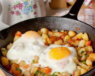 Яйца, запеченные с овощами