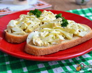 Закуска из яиц и яблок