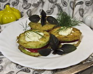 Закуска из жареных кабачков с помидором