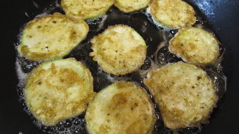 закуска из жареных кабачков с помидором