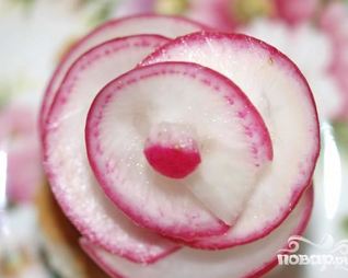 Закуска Красный цветок из редиса