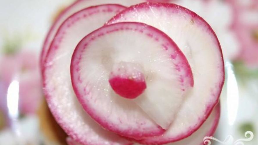 Рецепт закуски красного цветка иза редисы