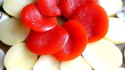 закуска в русском стиле с маком в центре