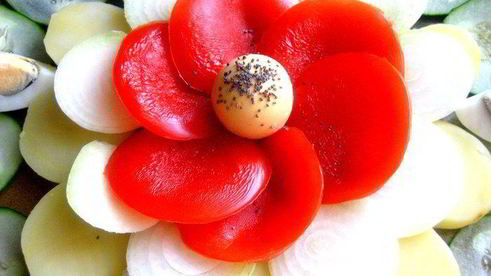 закуска в русском стиле с маком в центре