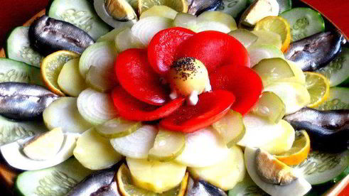 закуска в русском стиле с маком в центре