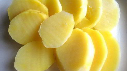 закуска в русском стиле с маком в центре