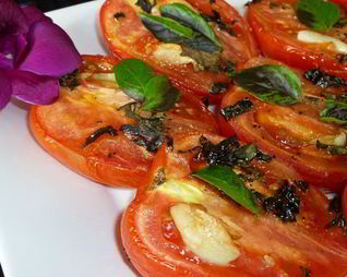 Запеченные помидоры с чесноком