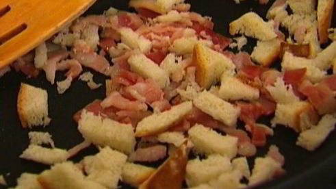 жареное яйцо со спаржей и панчеттой