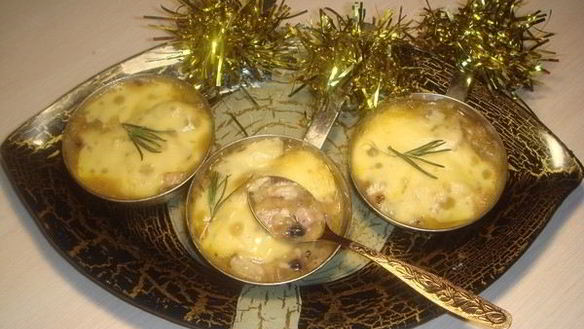 Рецепт Жульен Новогодний со свининой и шампиньонами